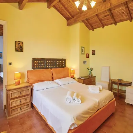 Сasa de vacaciones Four Bedroom Holiday In *
